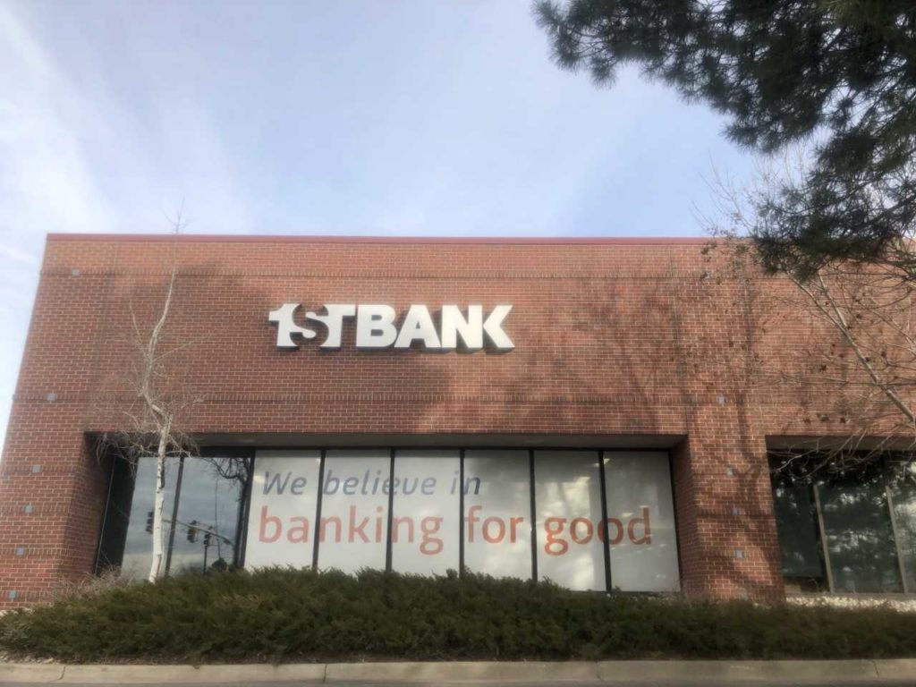 banks in aurora