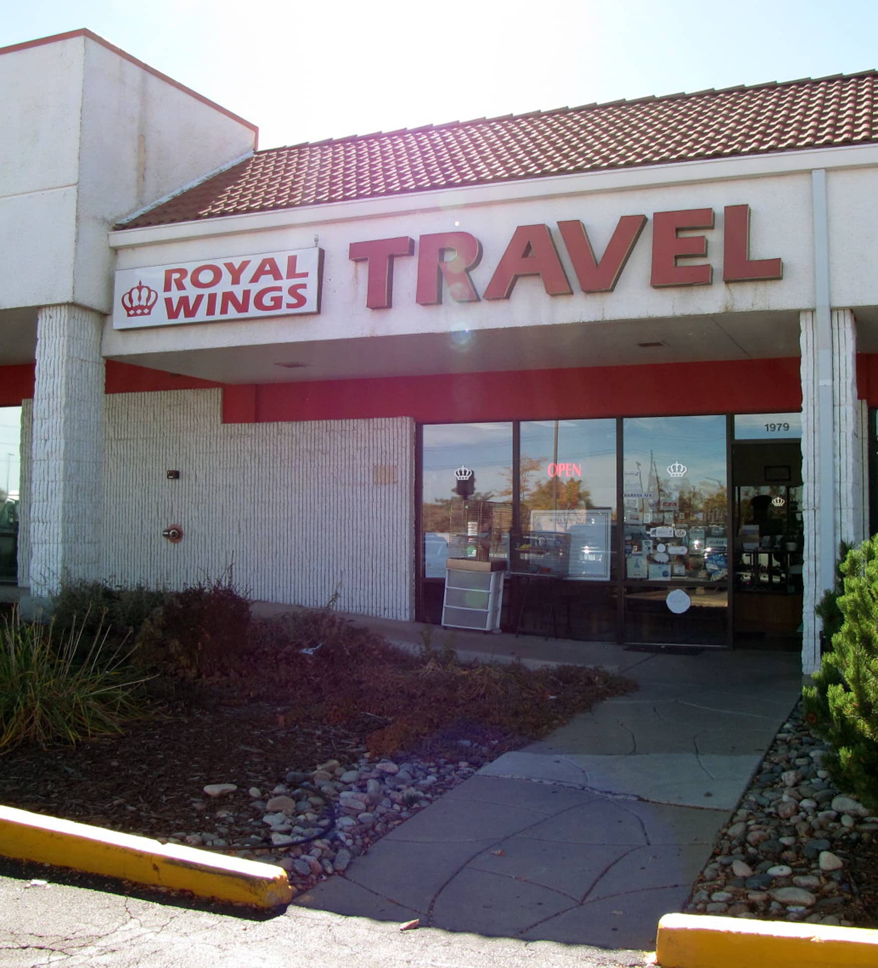 royal wings travel aurora co